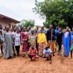 Adétikopé : les messagers du MSF offrent un cadre sain aux écoliers de l’EPP Centrale À la veille de la rentrée scolaire, les messagers du Mouvement de Soutien au Président Faure (MSF) ont mené, ce samedi 13 septembre 2025, une opération citoyenne de salubrité à l’École Primaire Publique Centrale d’Adétikopé. Une action communautaire forte, menée malgré la pluie, pour garantir aux élèves un cadre propre et accueillant. Munis de coupe-coupe, houes et balais, les membres du MSF d’Adétikopé ont retroussé leurs manches dès les premières heures de la matinée. Sous la pluie battante, ils ont désherbé, balayé et remis au propre les coins et recoins de l’établissement. L’objectif : offrir aux apprenants un environnement sain et propice à l’apprentissage. Les responsables de l’école, visiblement émus par ce geste, ont exprimé leur profonde gratitude. Les directrices présentes ont salué une initiative citoyenne exemplaire qui vient soulager l’administration scolaire à la veille de la reprise. Prenant la parole, le coordonnateur du MSF Adétikopé, Jules ASSIMA, a rendu hommage à l’engagement de ses camarades : « Nous sommes tous, individuellement et collectivement, responsables du bien-être de nos enfants qui sont les élites de demain. Notre champion, à travers son nouveau projet SWEDD+, montre son attachement à l’éducation dans toutes les préfectures du pays. » Cette opération s’inscrit dans la vision du MSF de promouvoir la citoyenneté active et la solidarité communautaire, en mettant l’accent sur l’éducation, socle du développement durable. Pour la rédaction : JA Voulez-vous que je prépare aussi une version courte (style communiqué de presse) à diffuser rapidement sur les réseaux sociaux ?